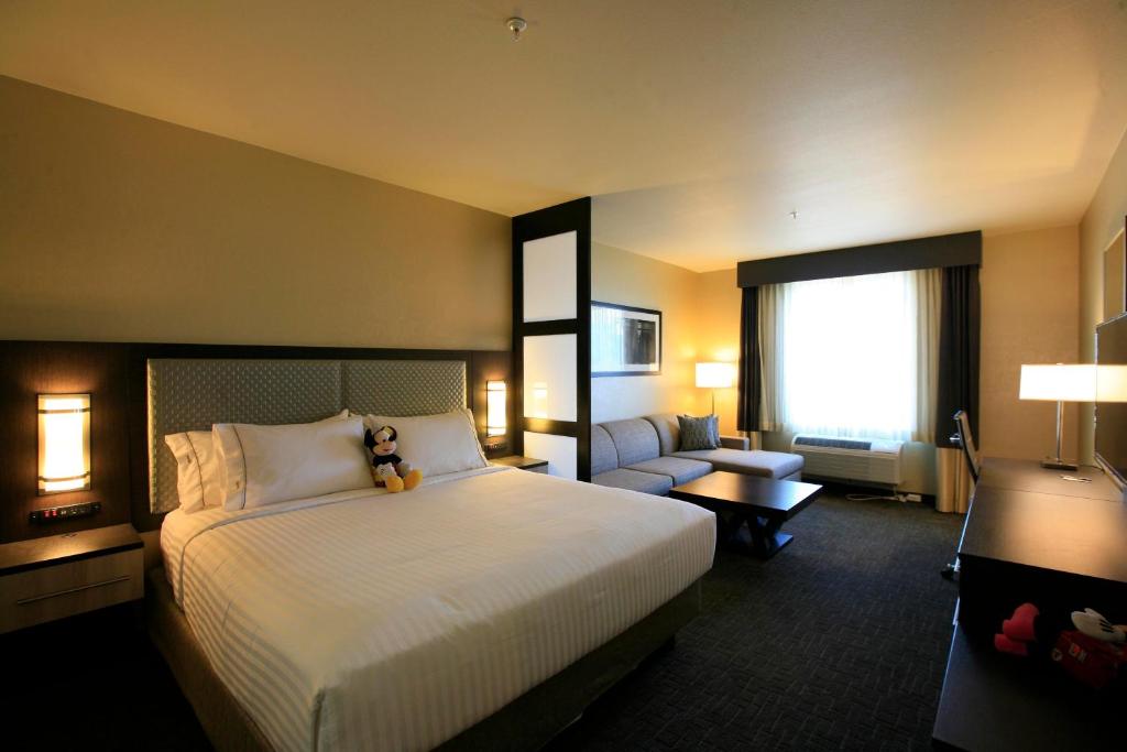 holiday inn express and suites anaheim resort area by ihg