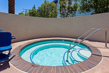 Holiday Inn Express & Suites Anaheim Resort Area By Ihg,Los Angeles>>Anaheim,3 star