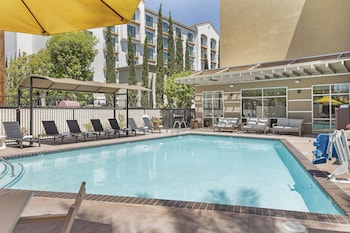 Holiday Inn Express & Suites Anaheim Resort Area By Ihg,Los Angeles>>Anaheim,3 star