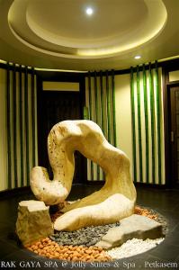 jolly suites and spa petchkasem