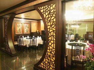 jolly suites and spa petchkasem