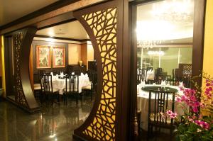 jolly suites and spa petchkasem