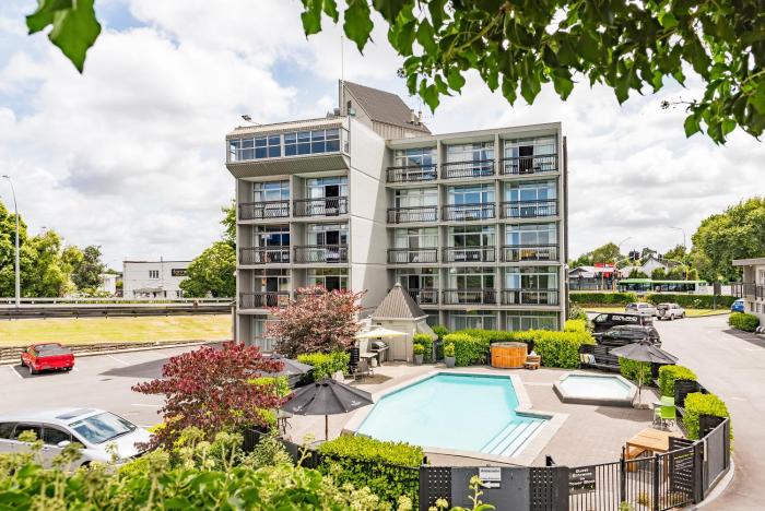 heartland ambassador hotel hamilton
