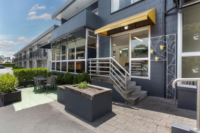 heartland ambassador hotel hamilton