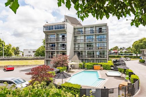 heartland ambassador hotel hamilton