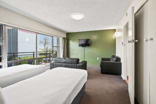 heartland ambassador hotel hamilton
