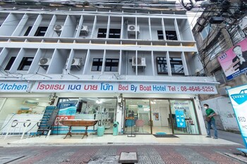 bed by boat hotel and apartment