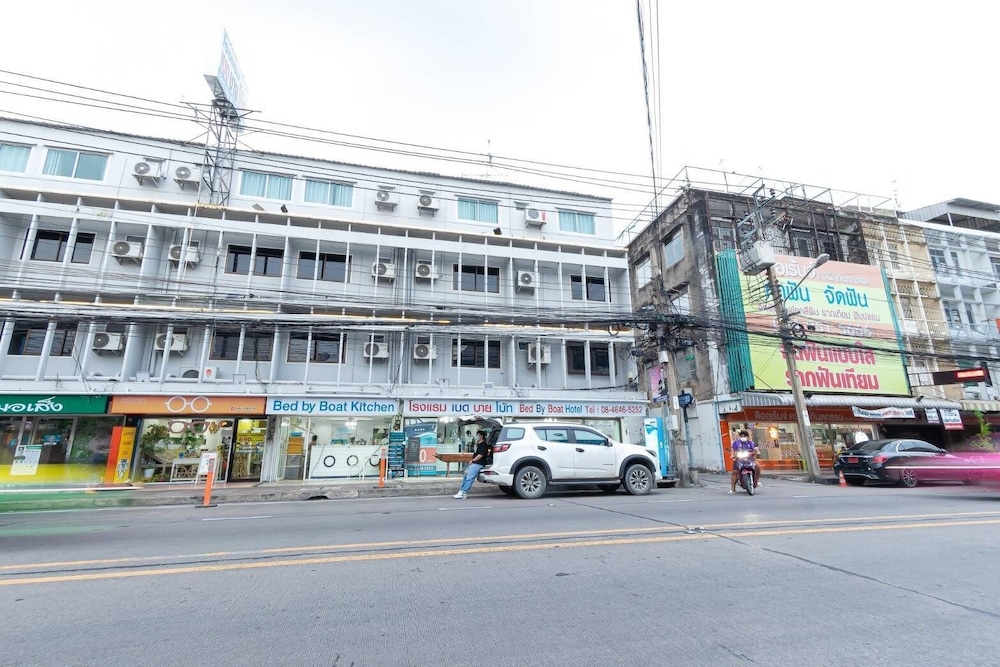 bed by boat hotel and apartment