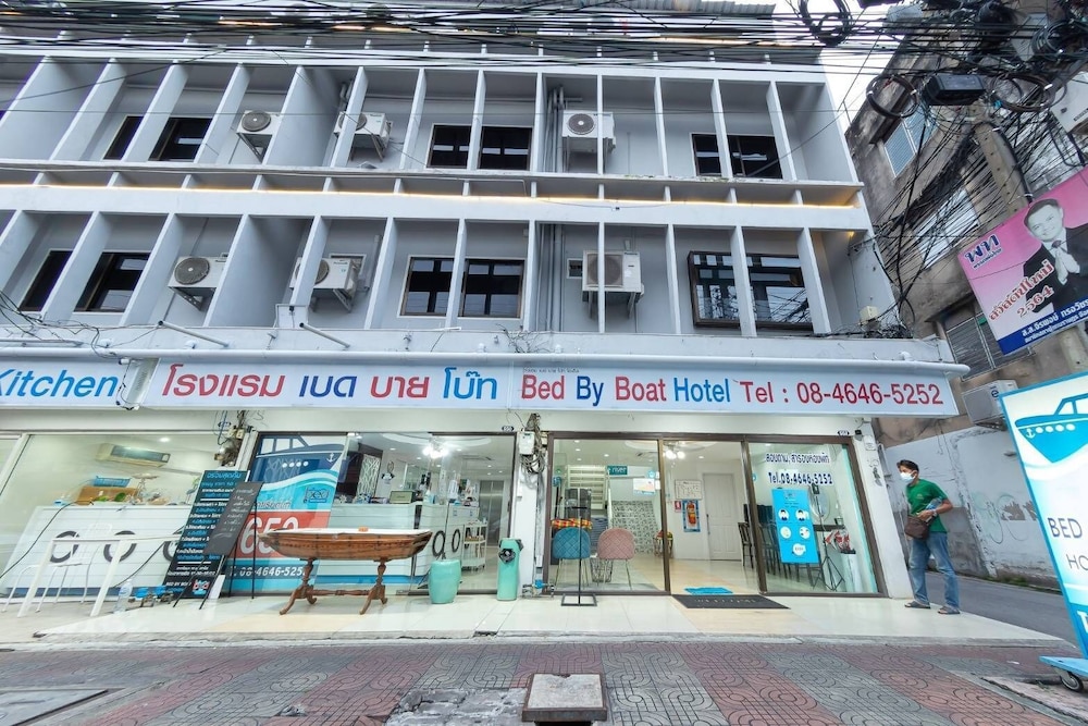 bed by boat hotel and apartment