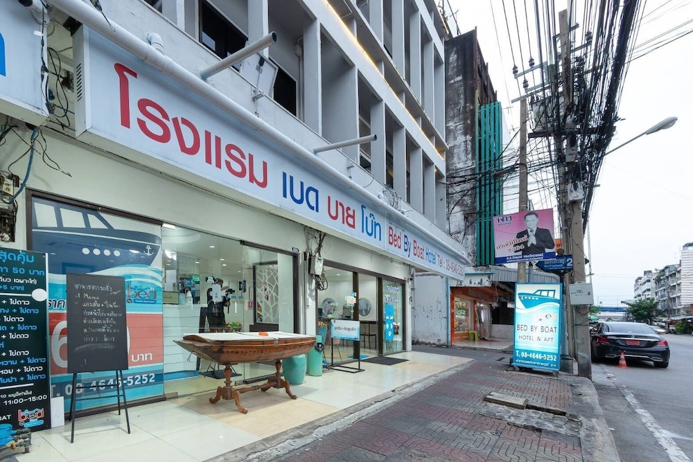 bed by boat hotel and apartment