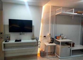 bed by boat hotel and apartment