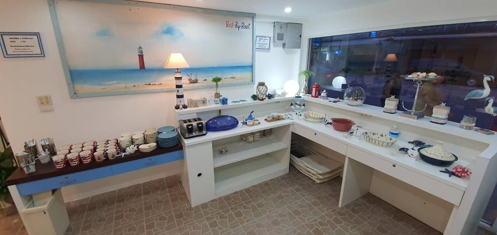 bed by boat hotel and apartment