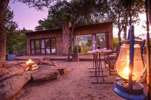 caracal lodge
