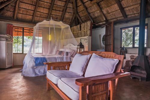 caracal lodge