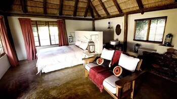 caracal lodge