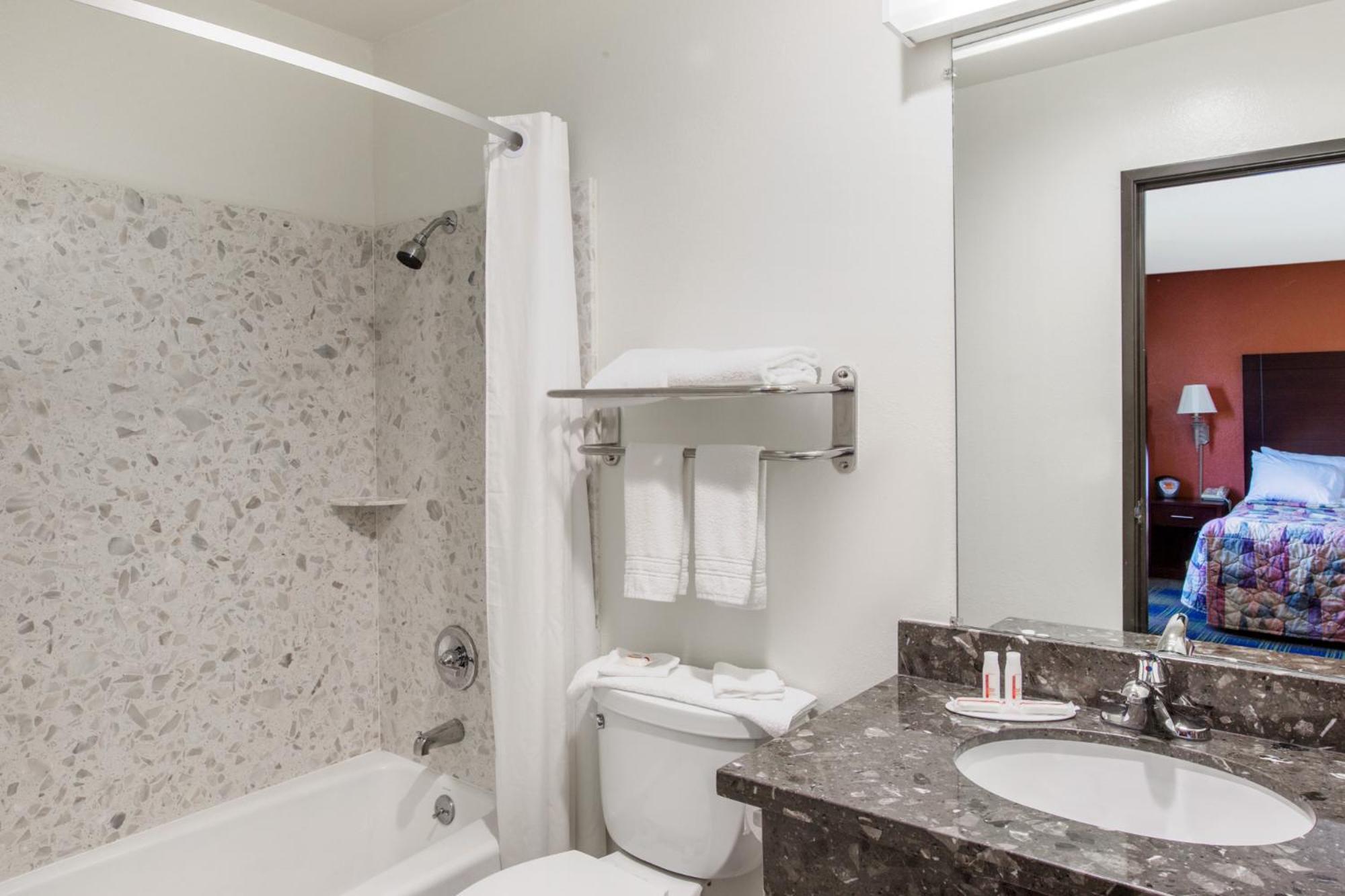 holiday inn express and suites galesburg by ihg
