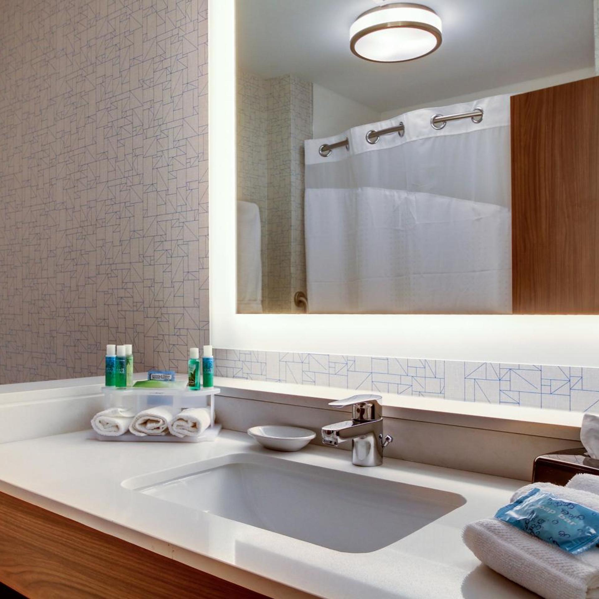 holiday inn express and suites galesburg by ihg