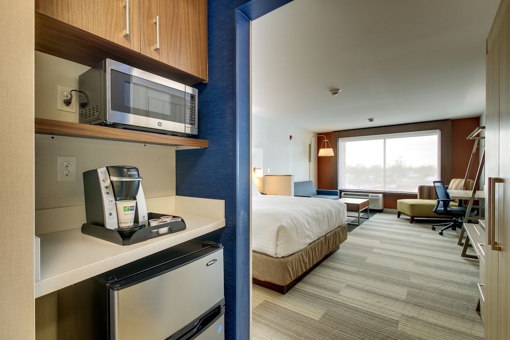 holiday inn express and suites galesburg by ihg