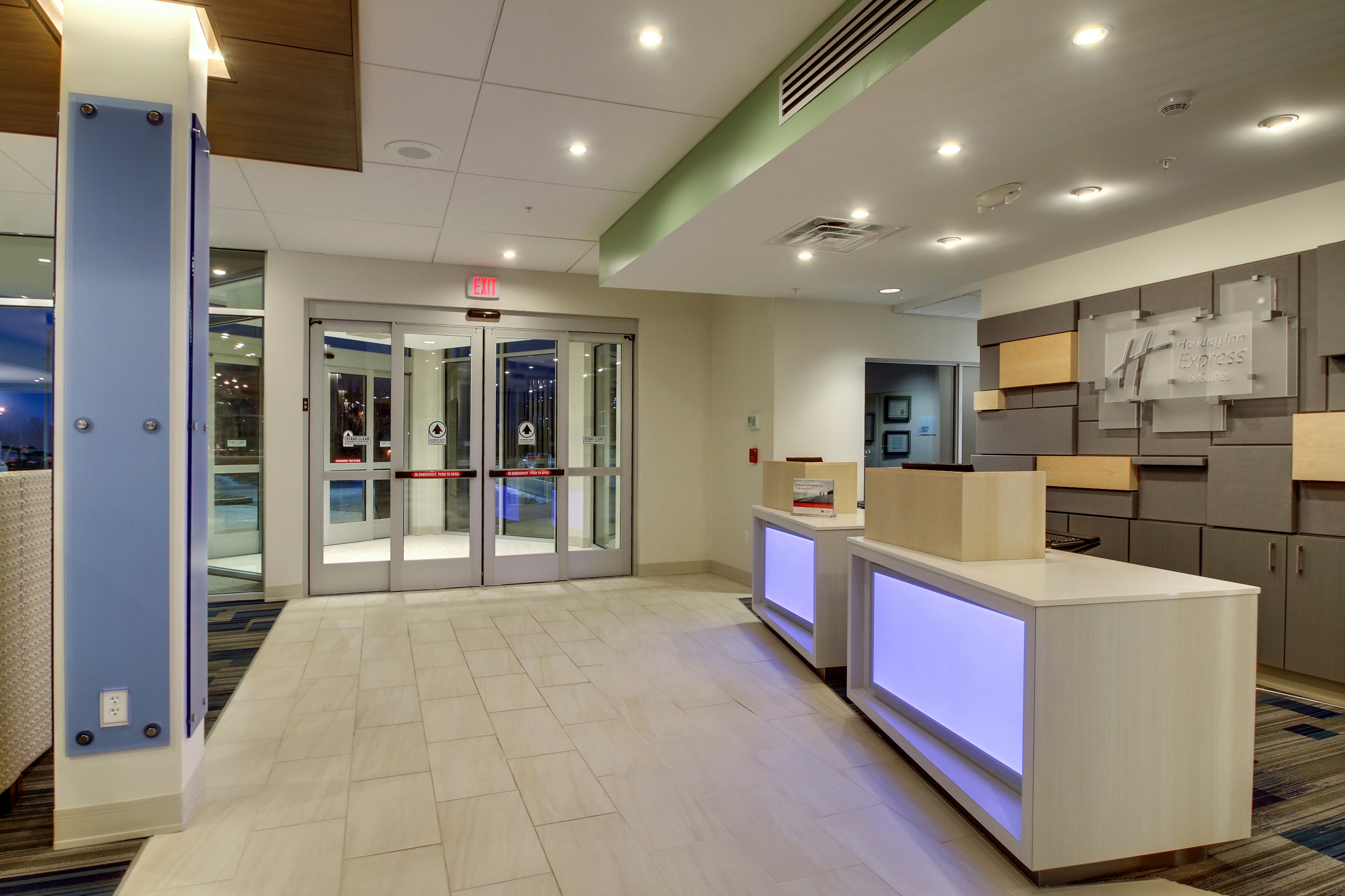 holiday inn express and suites galesburg by ihg