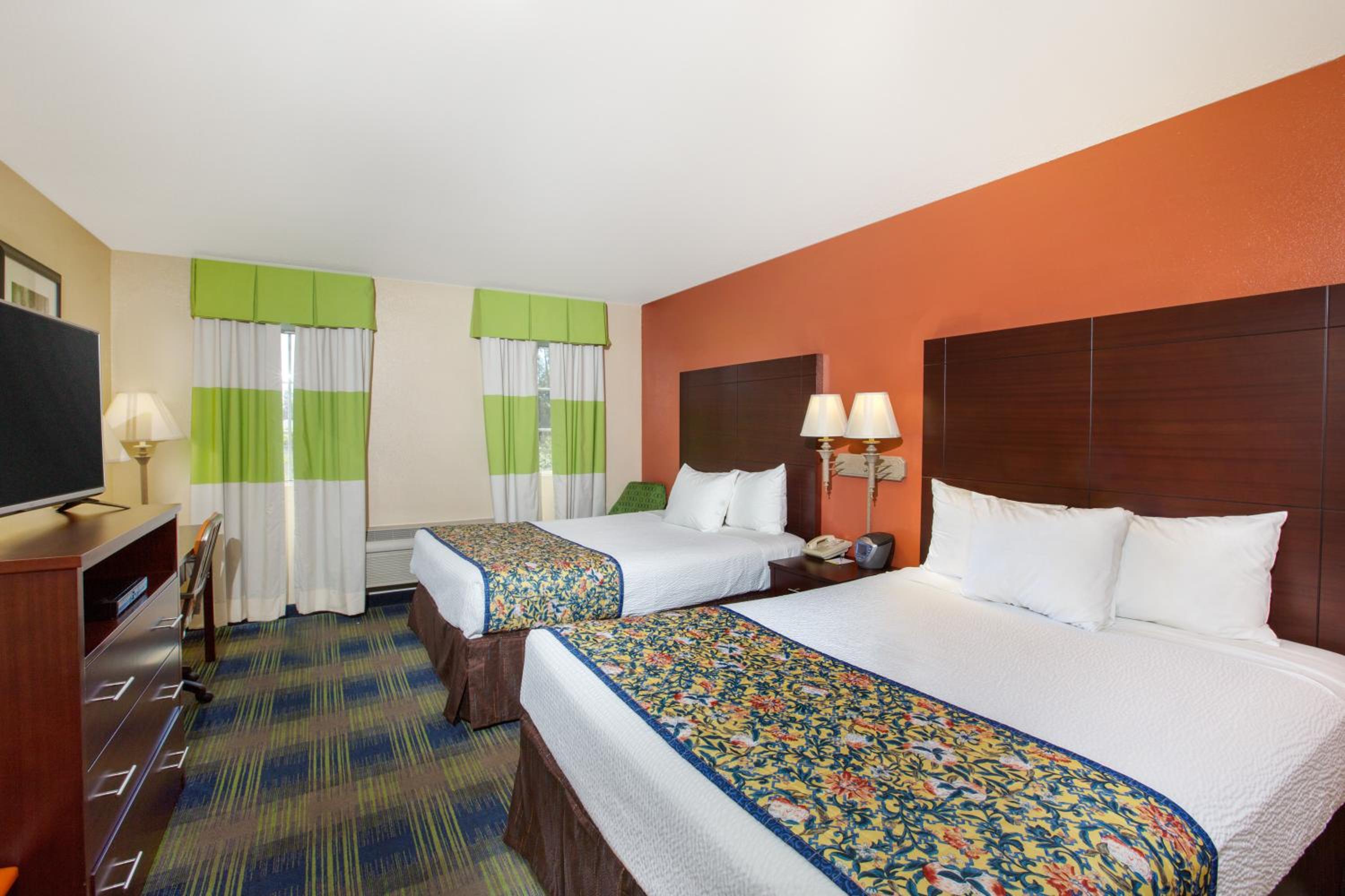 holiday inn express and suites galesburg by ihg