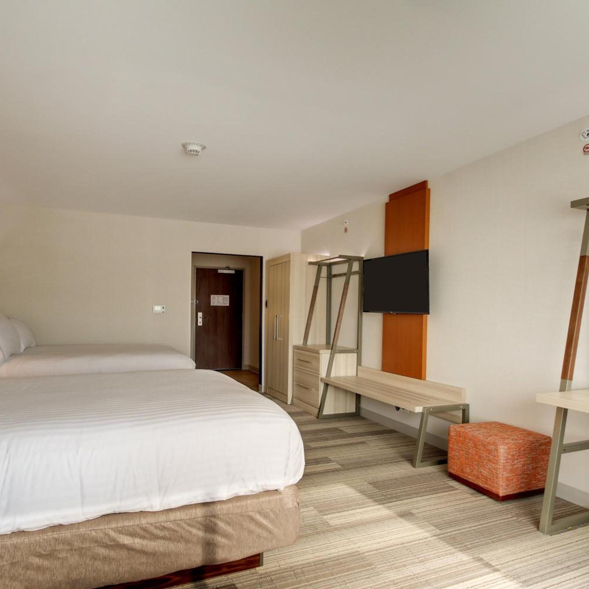 holiday inn express and suites galesburg by ihg