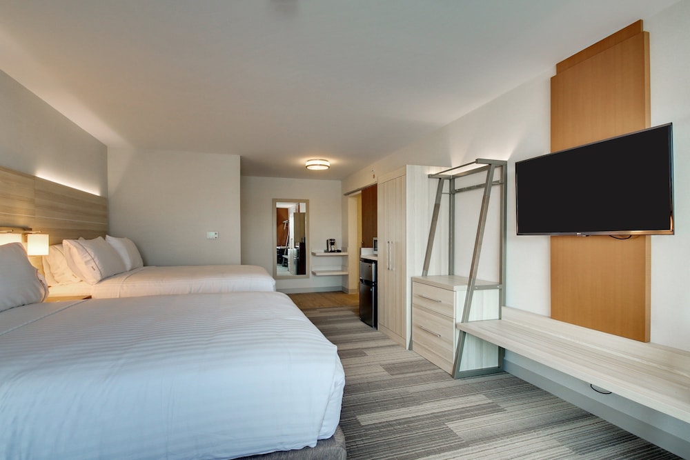holiday inn express and suites galesburg by ihg