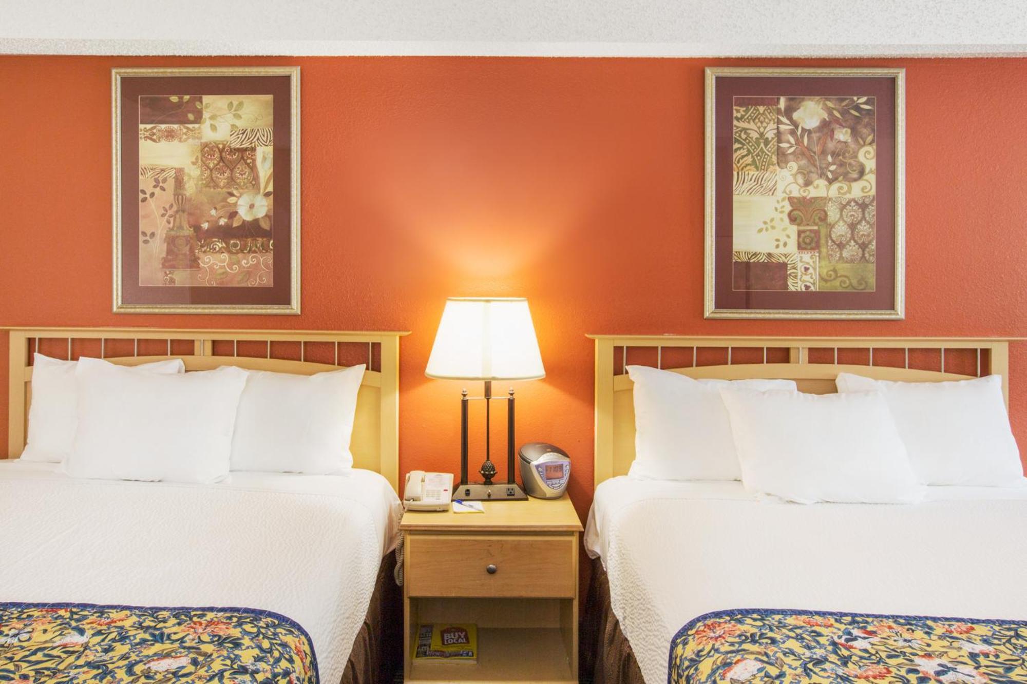 holiday inn express and suites galesburg by ihg