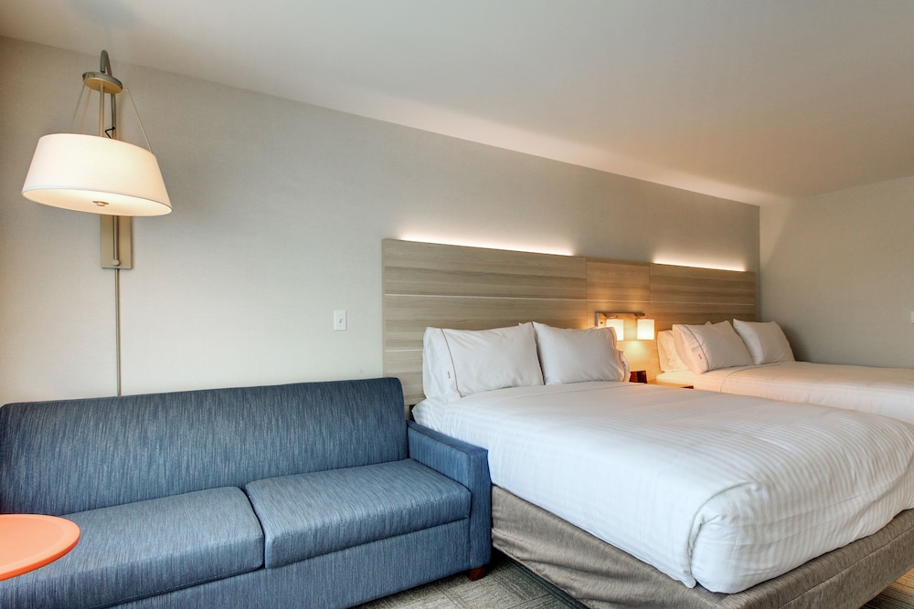 holiday inn express and suites galesburg by ihg
