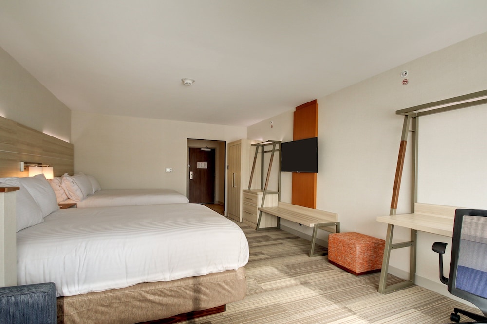 holiday inn express and suites galesburg by ihg