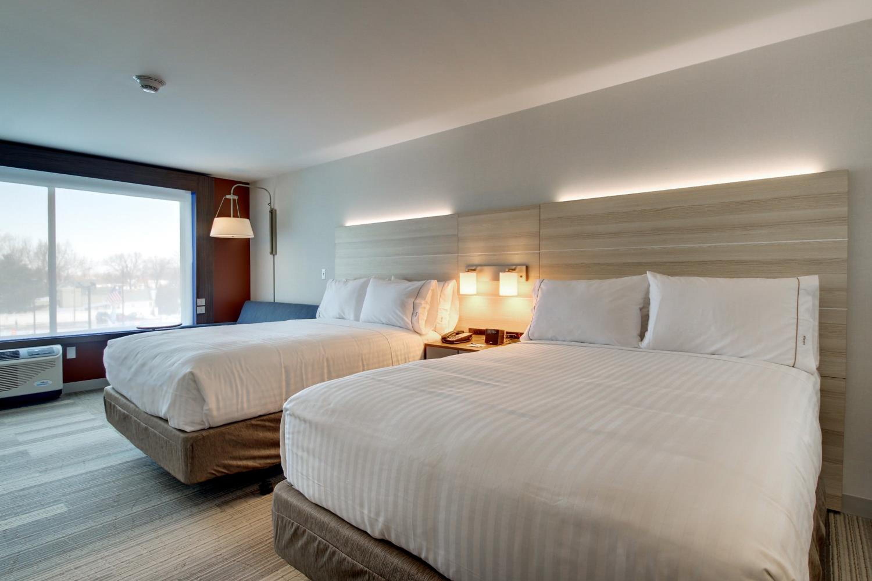 holiday inn express and suites galesburg by ihg