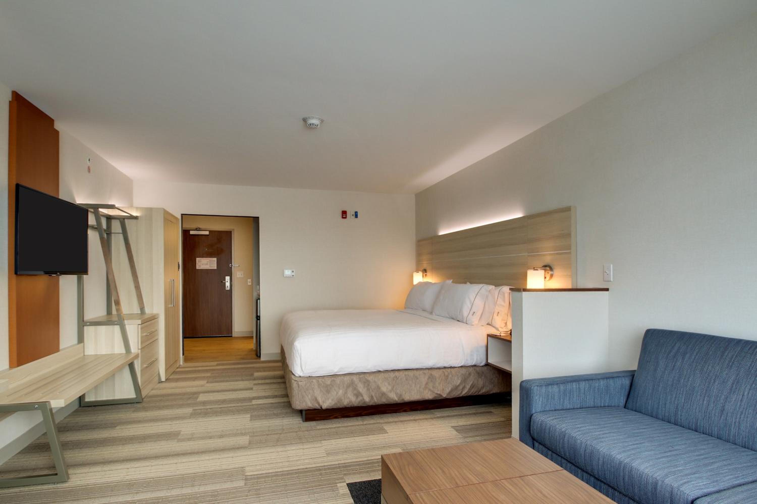 holiday inn express and suites galesburg by ihg