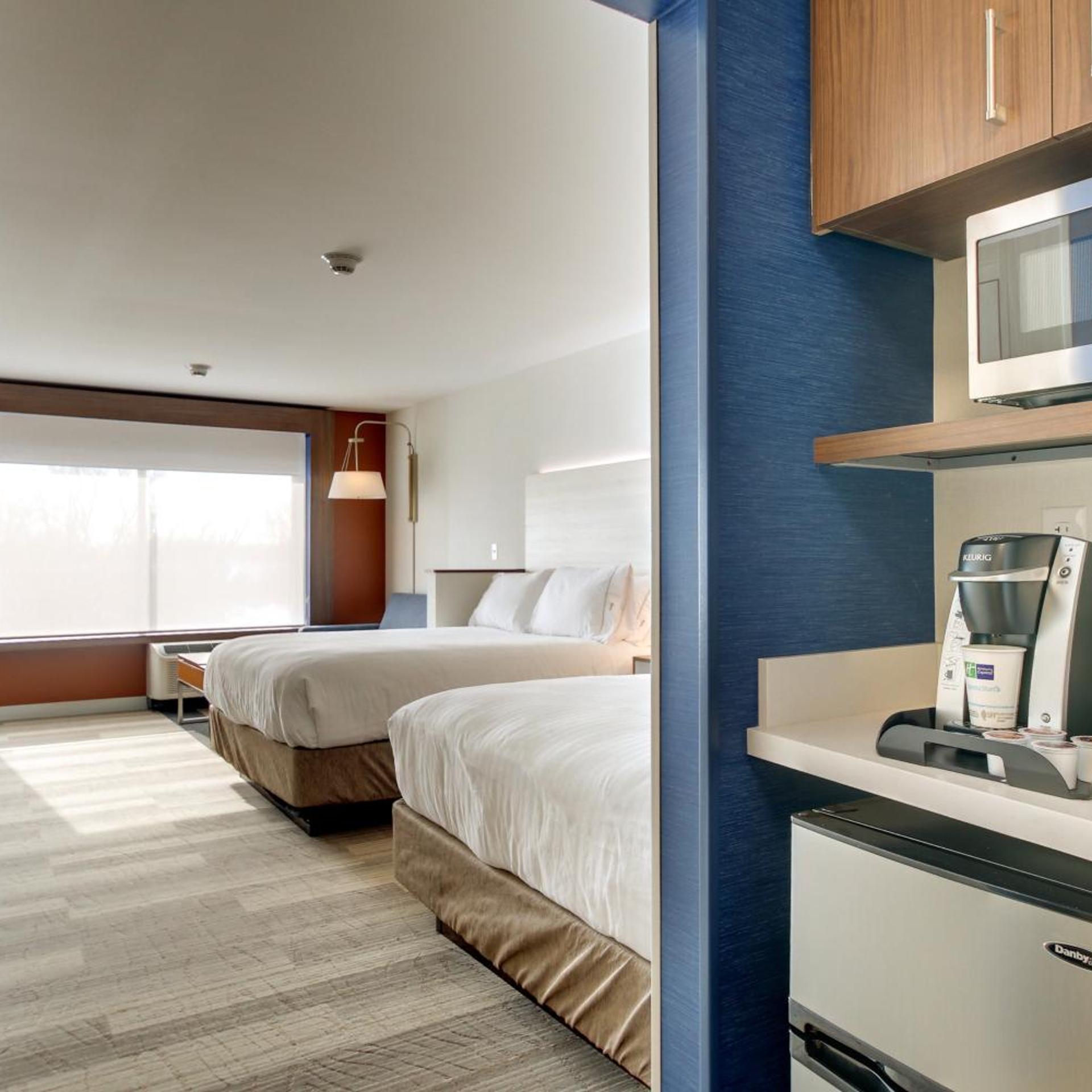 holiday inn express and suites galesburg by ihg