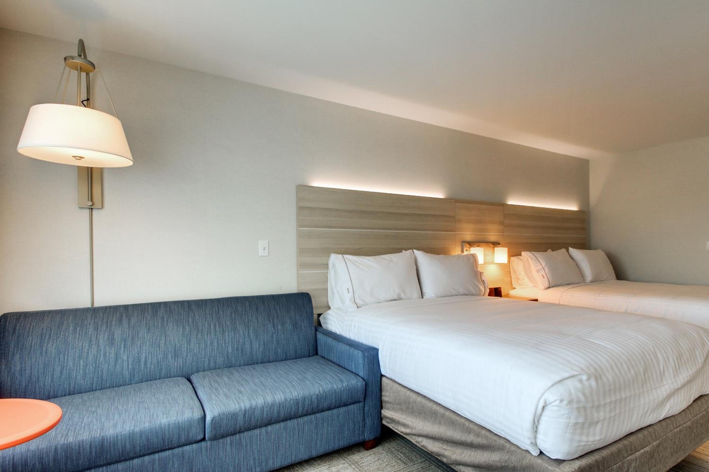 holiday inn express and suites galesburg by ihg