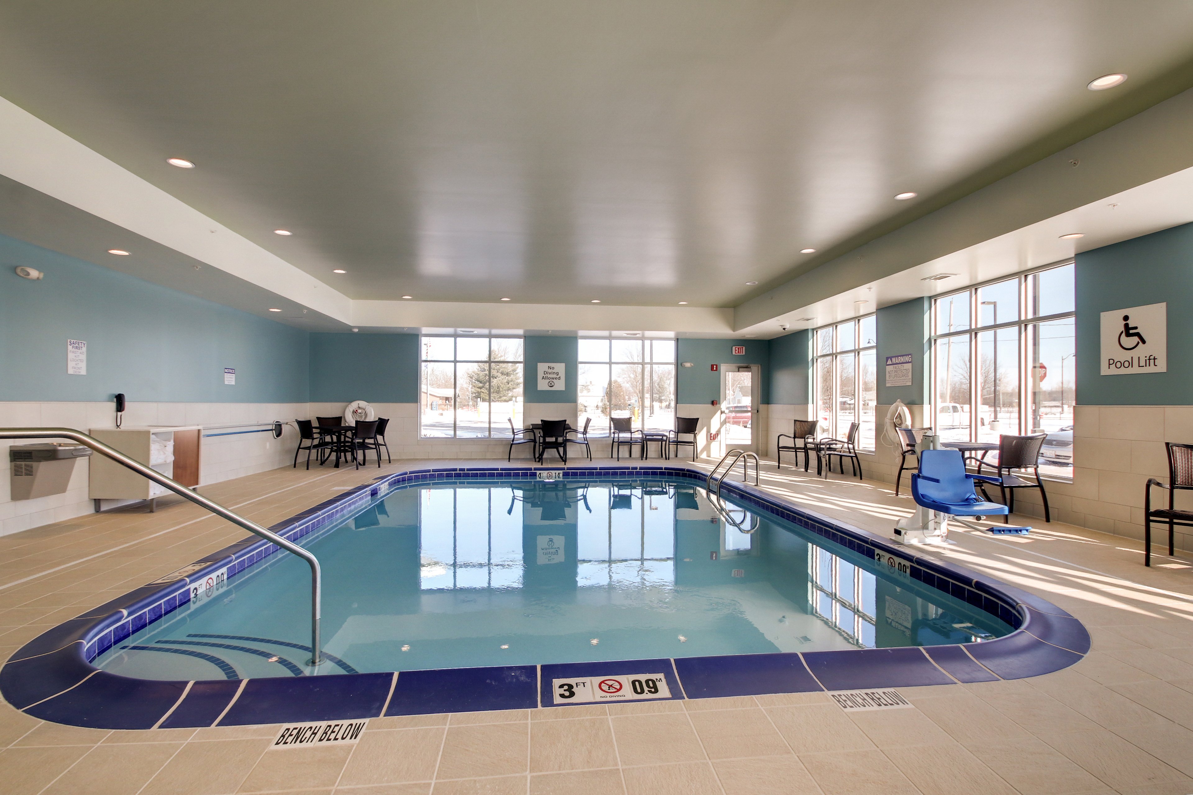 holiday inn express and suites galesburg by ihg
