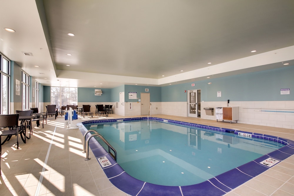 holiday inn express and suites galesburg by ihg