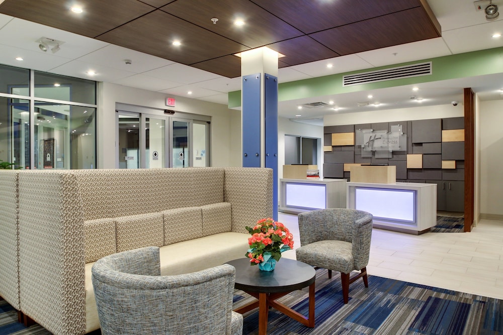 holiday inn express and suites galesburg by ihg