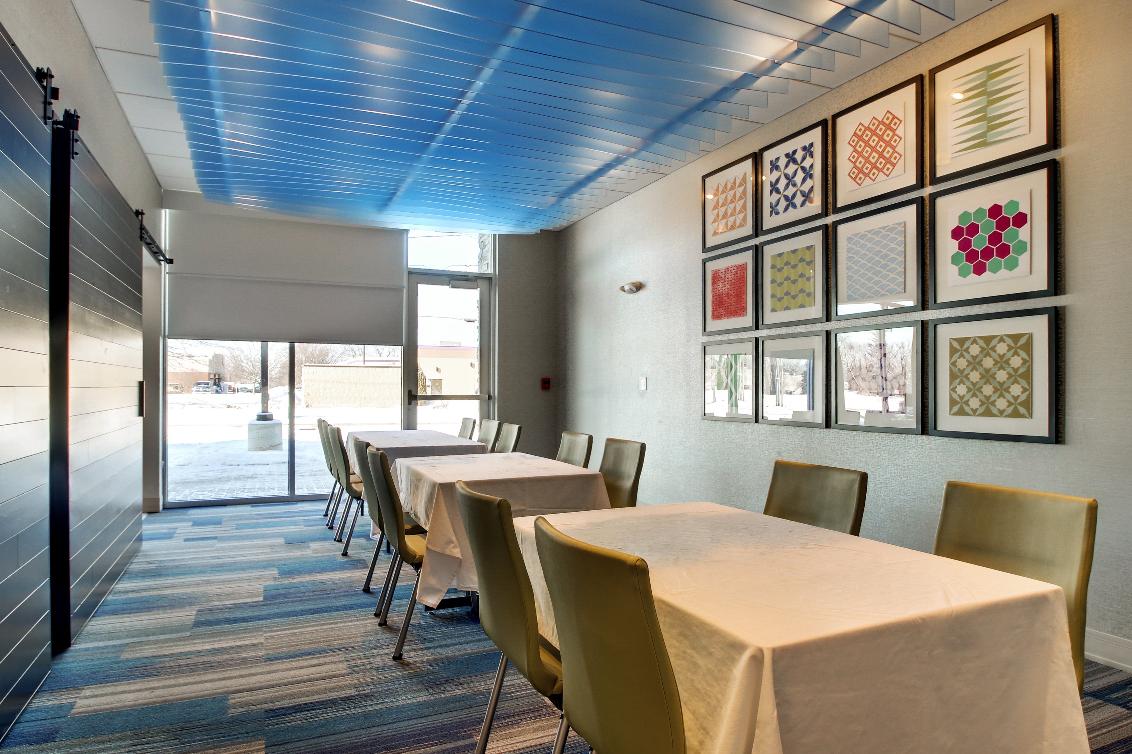 holiday inn express and suites galesburg by ihg