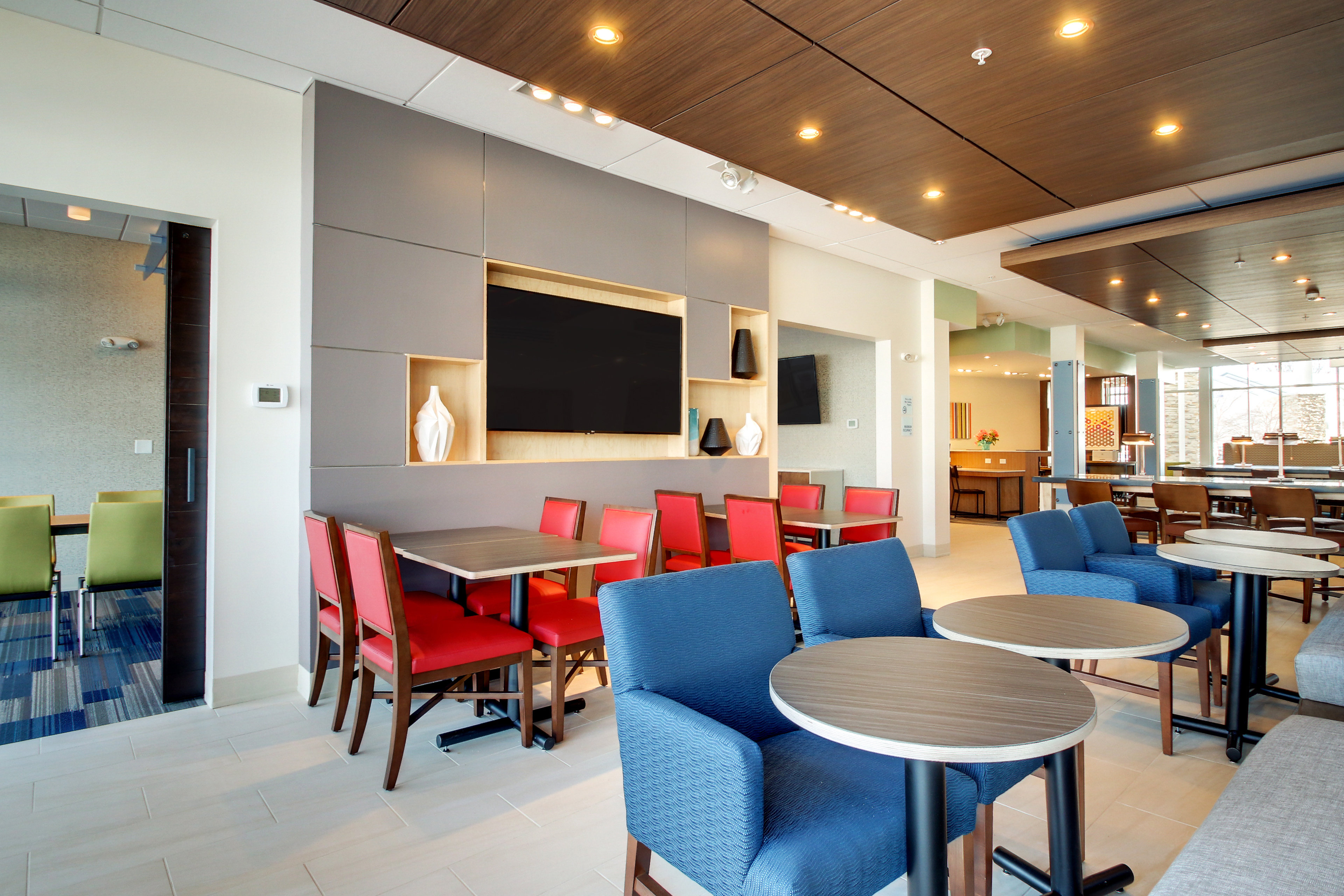 holiday inn express and suites galesburg by ihg