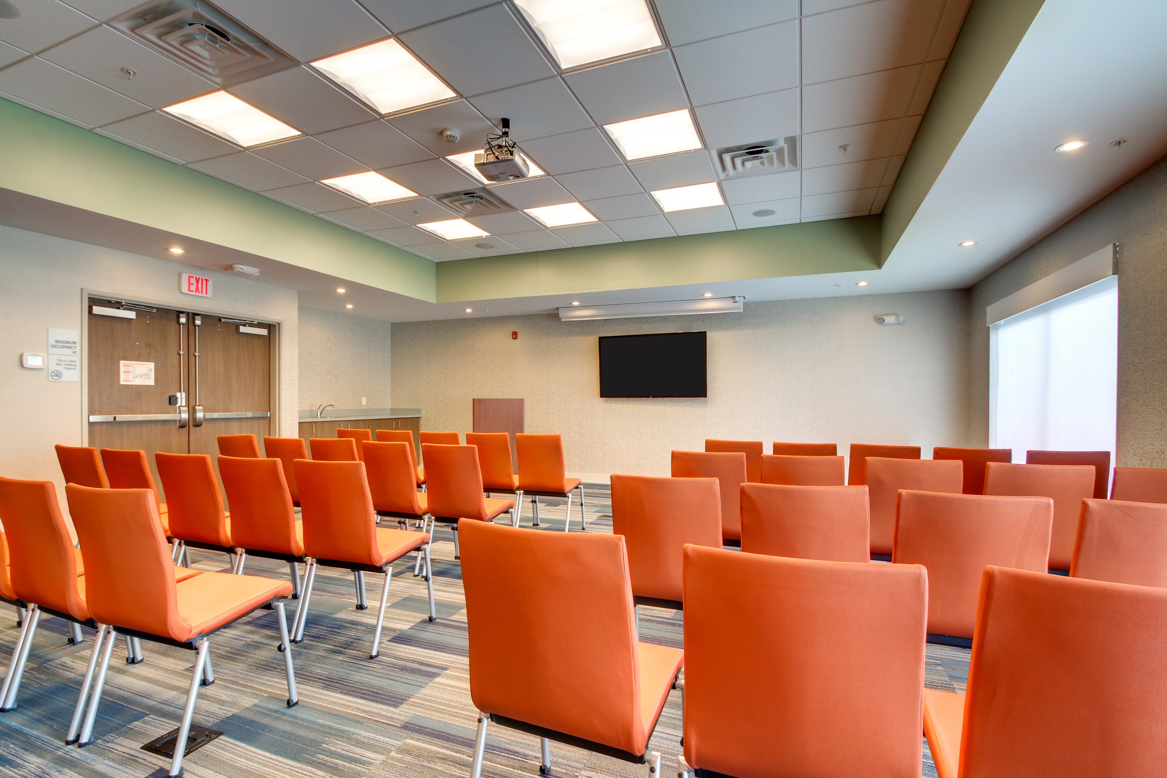 holiday inn express and suites galesburg by ihg