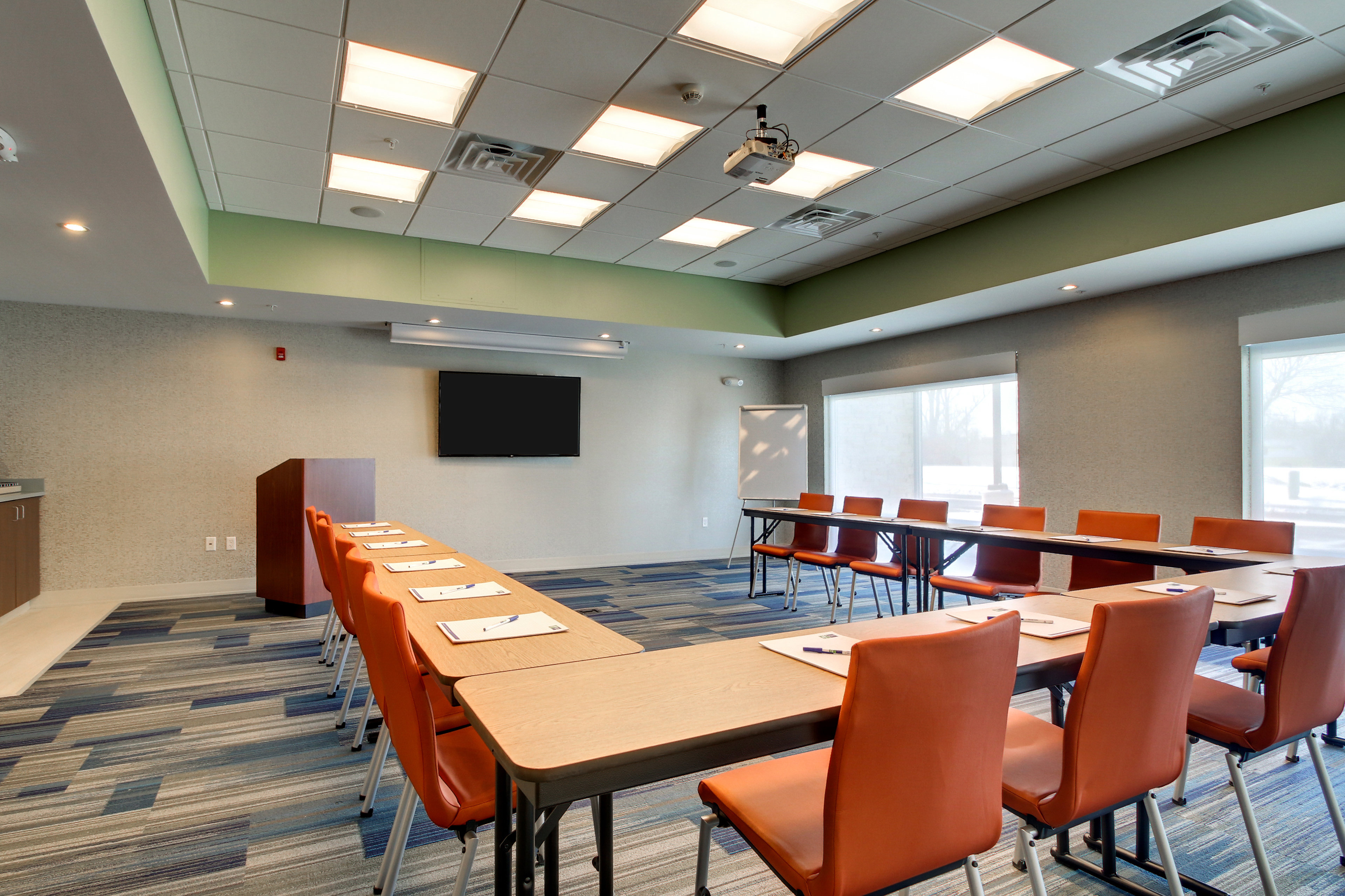 holiday inn express and suites galesburg by ihg