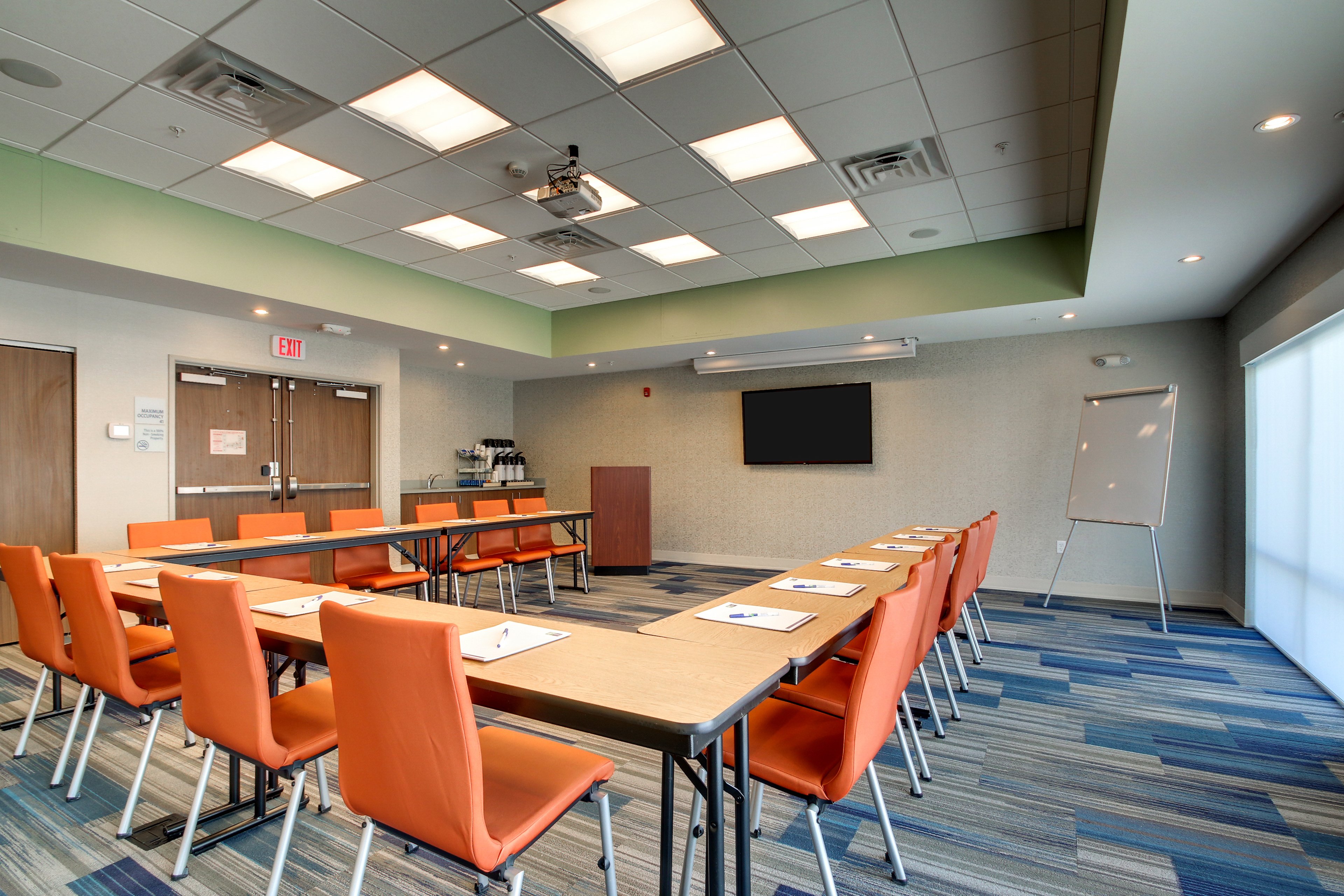 holiday inn express and suites galesburg by ihg