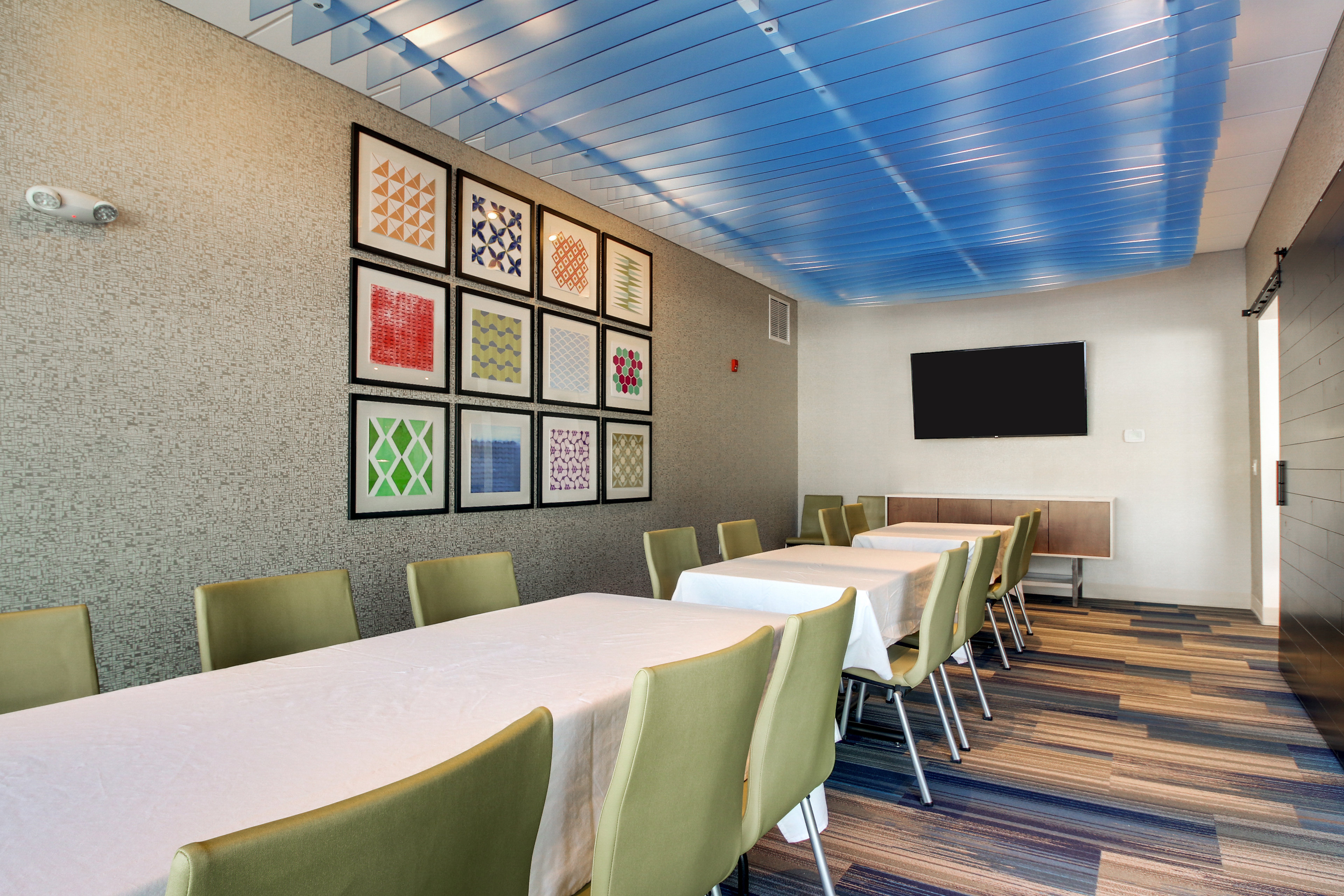 holiday inn express and suites galesburg by ihg