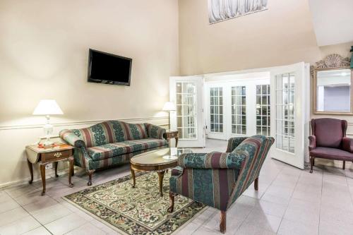 super 8 by wyndham clinton