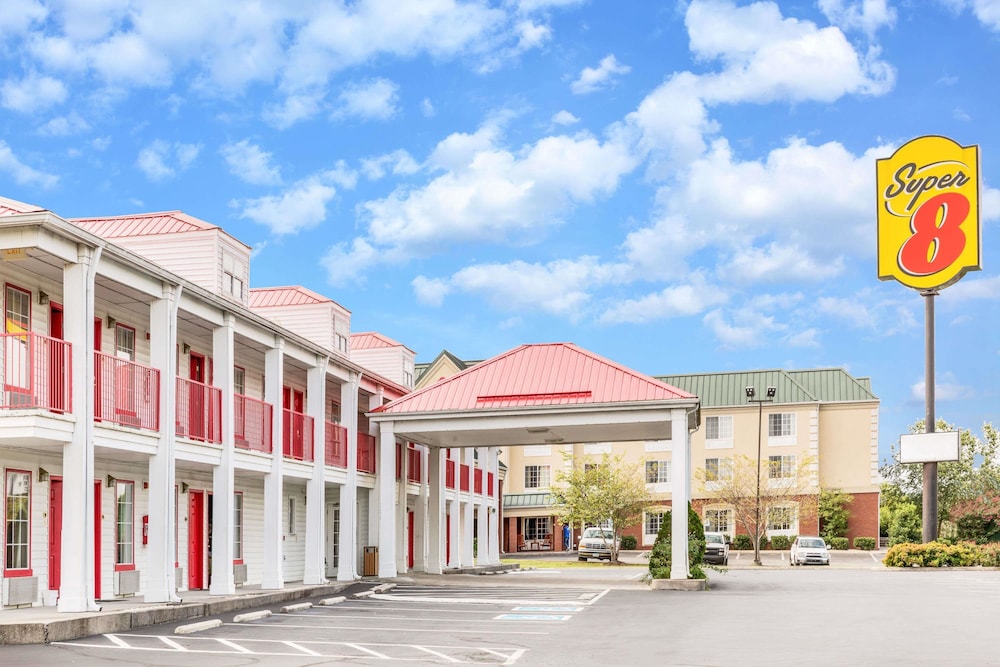 super 8 by wyndham clinton