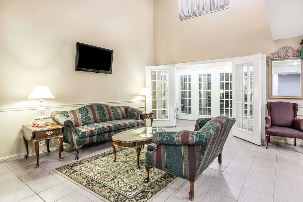 super 8 by wyndham clinton