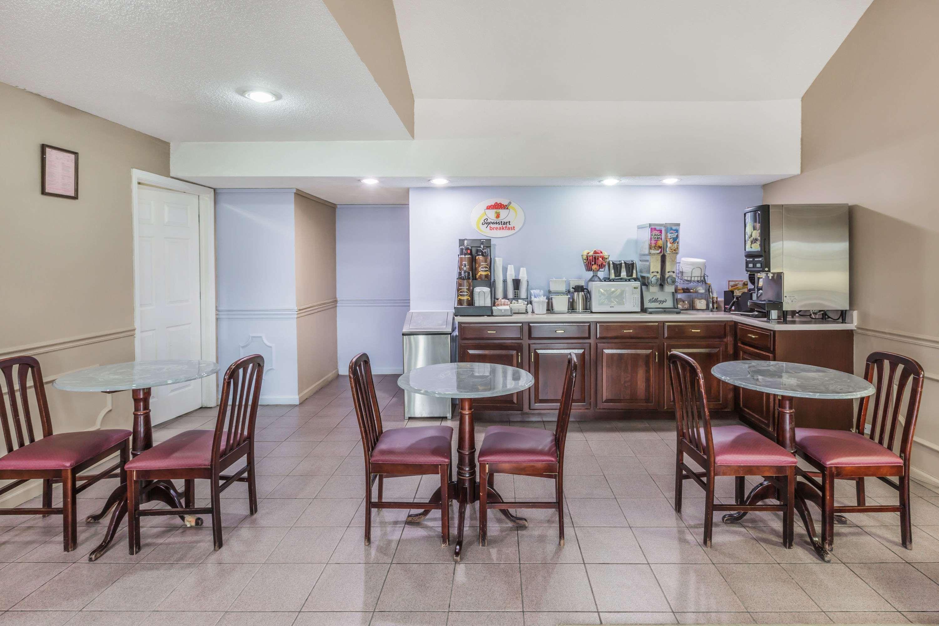 super 8 by wyndham clinton