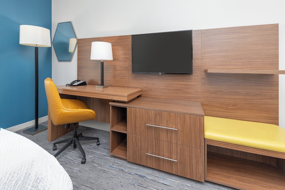 holiday inn express and suites houston s medical c