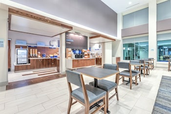 holiday inn express and suites houston s medical c