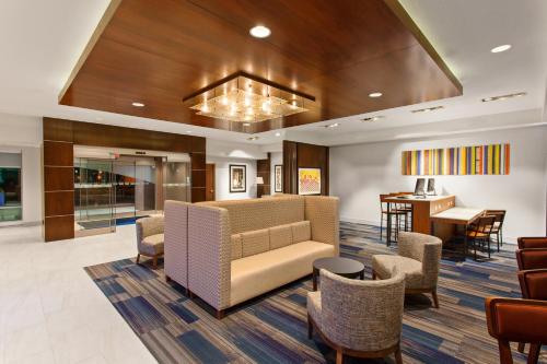 holiday inn express and suites houston s medical c