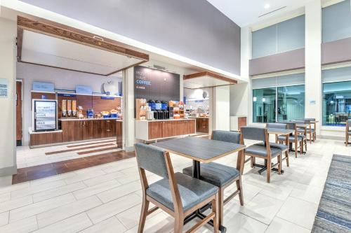 holiday inn express and suites houston s medical c